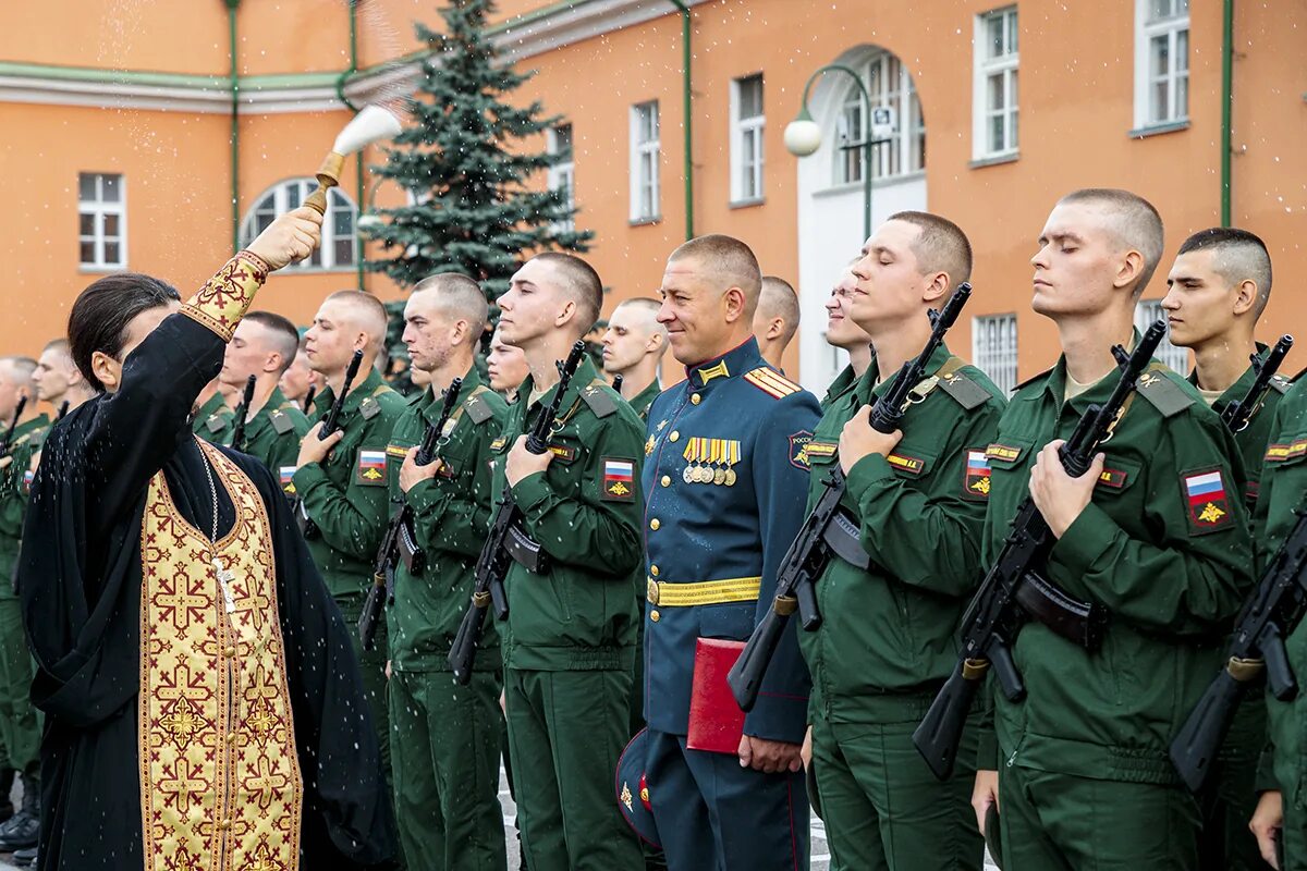 Преображенский полк фото 2024 срочники рязань Свыше 300 военнослужащих Преображенского полка ЗВО приняли военную присягу в Мос