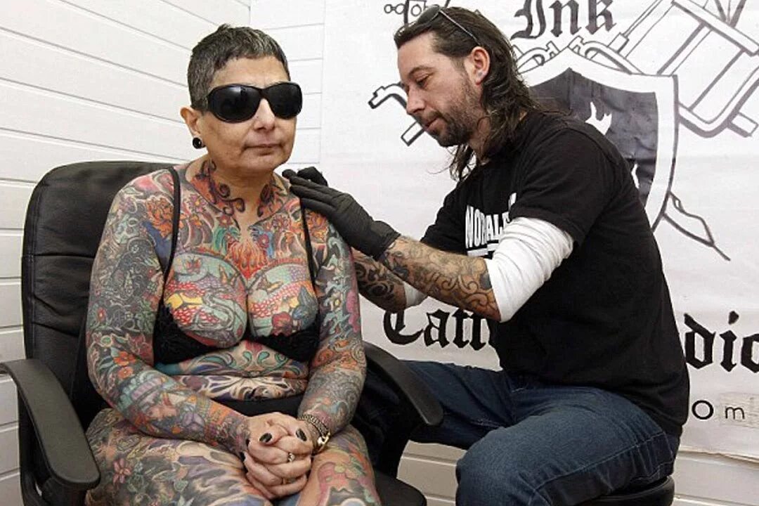 Преобразовать фото в тату Blind Woman Has Tattoos All Over Her Body - Fran Atkinson - YouTube