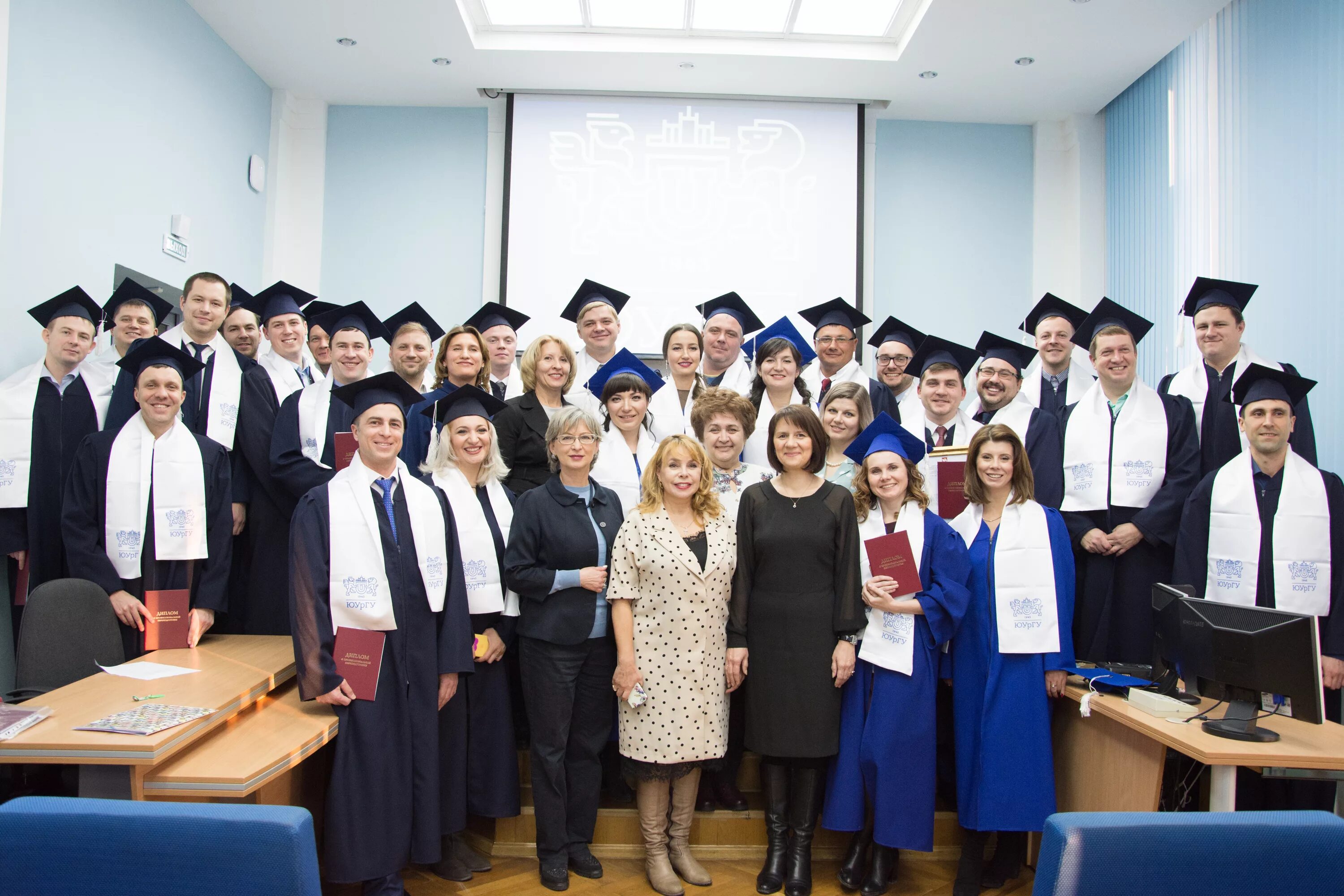 Преподаватели юургу в челябинске список фото Будущее за вами": в ЮУрГУ состоялась церемония вручения дипломов выпускникам Пре