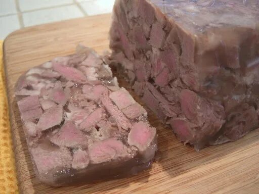 Прессованное мясо из свиной головы фото Coppa di Testa: It's sausage-meets-terrine via @menuinprogress Зельц, Корм для с