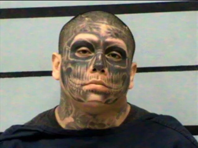 Преступники мира фото Texas man with haunting face tattoo charged with beating pregnant girlfriend, cl