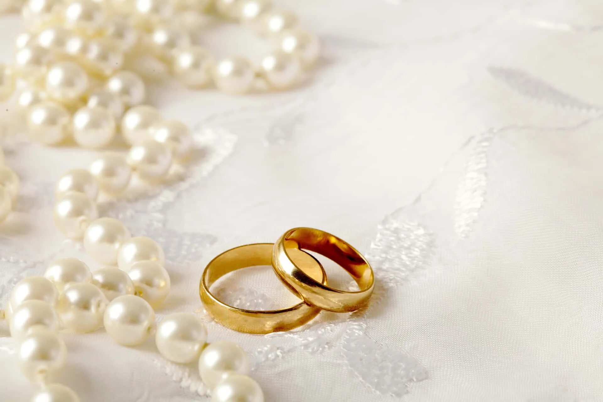 Презентации свадьба фото Download Golden Wedding Ring With Pearl Necklace Wallpaper Wallpapers.com