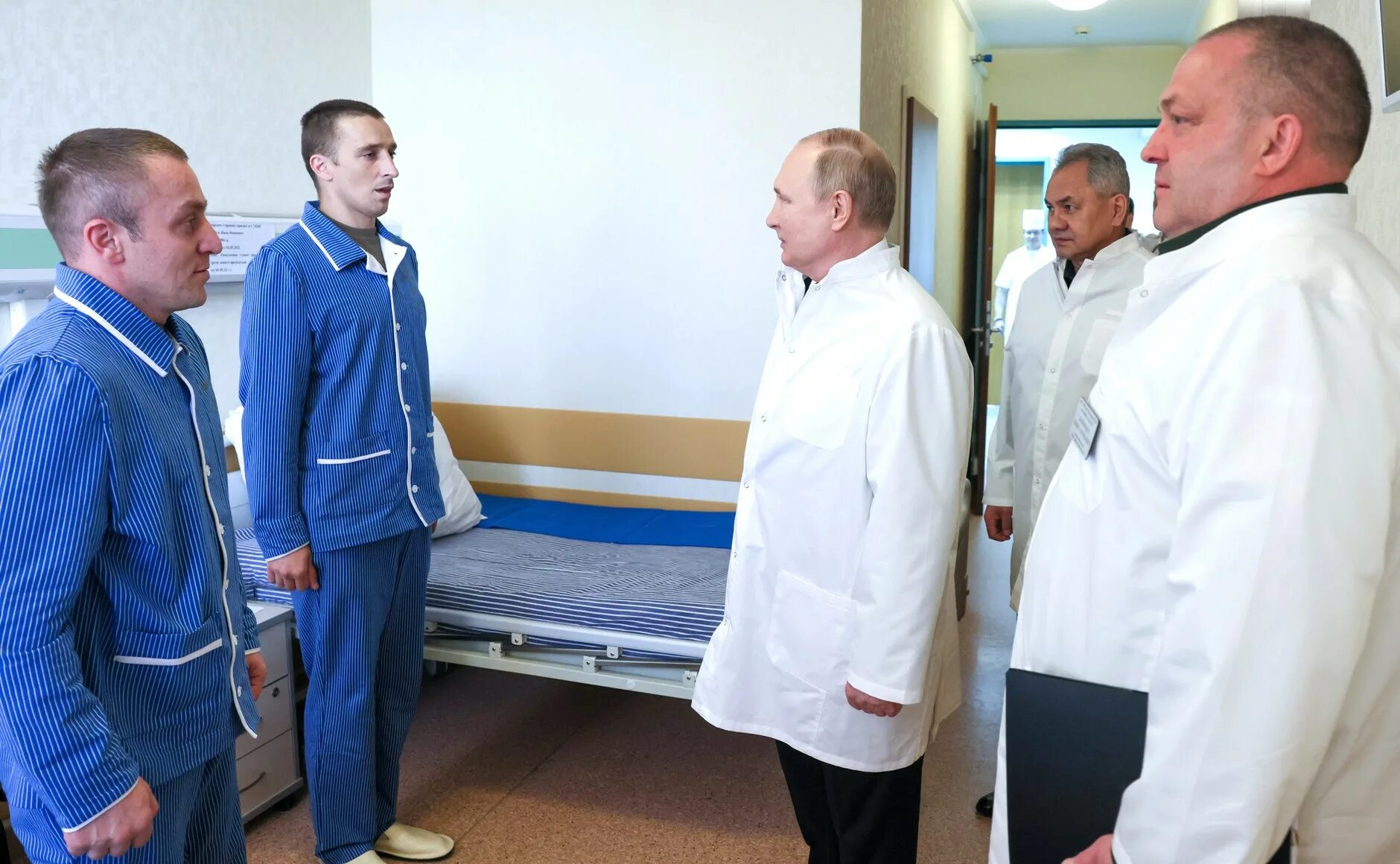 Президент больница фото Visit to Mandryk Central Military Clinical Hospital * President of Russia