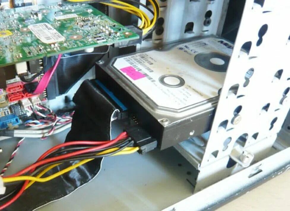 При подключении hdd зависает компьютер В Израиле эксперт выявил способ кражи данных с ПК при помощи радиосигналов кабел