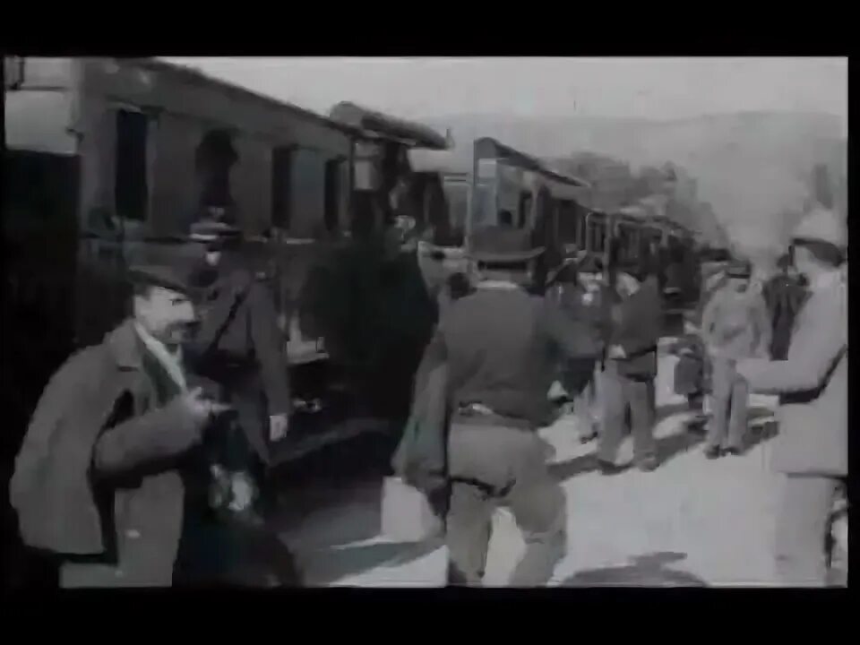 Прибытие поезда фото Arrival of a Train at La Ciotat The Lumière Brothers, 1895 Directed By: Auguste 