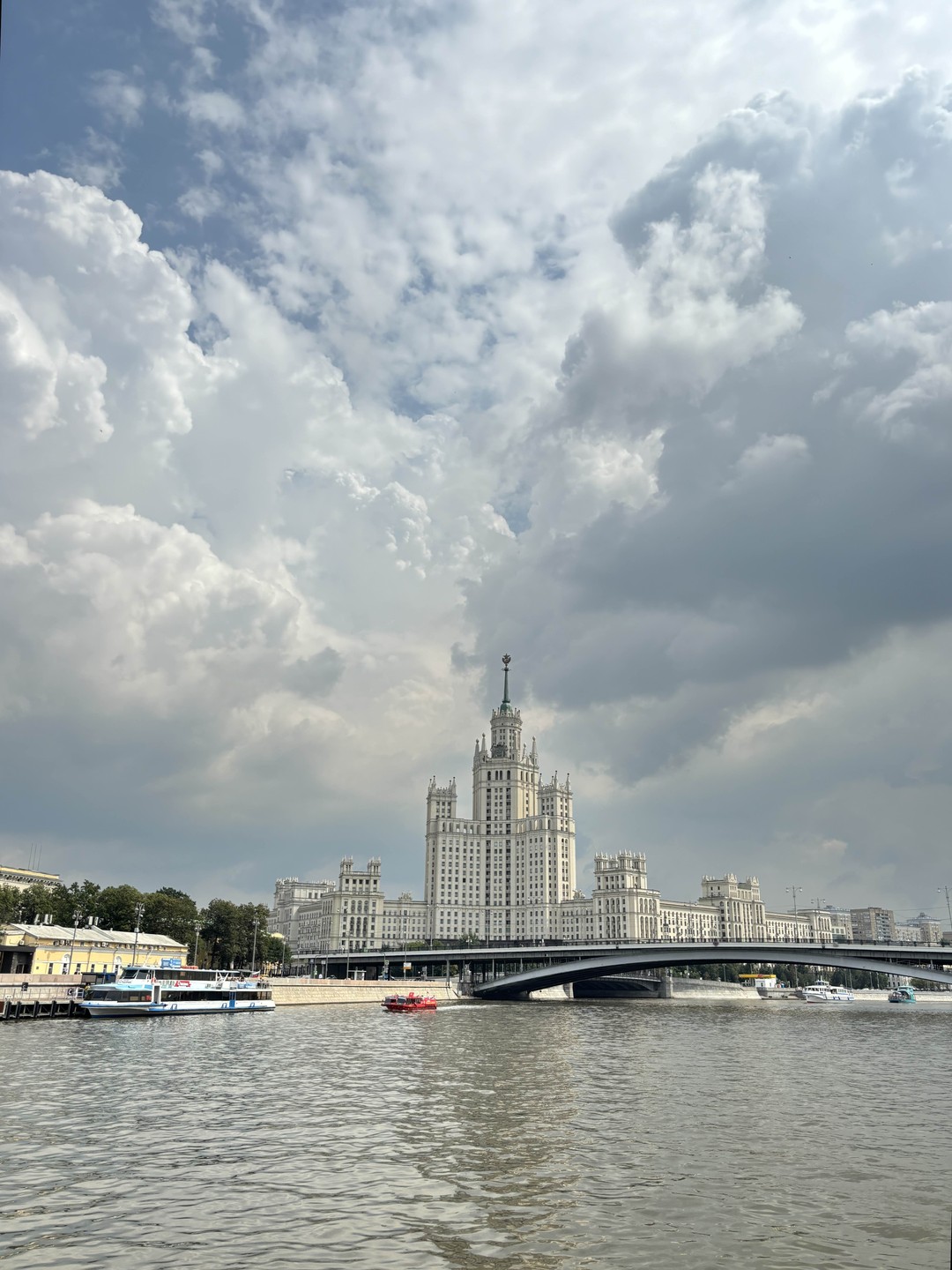 Причал китай город устьинский фото Речная прогулка по центру Москвы от причала Киевский до причала Китай-город/Усть