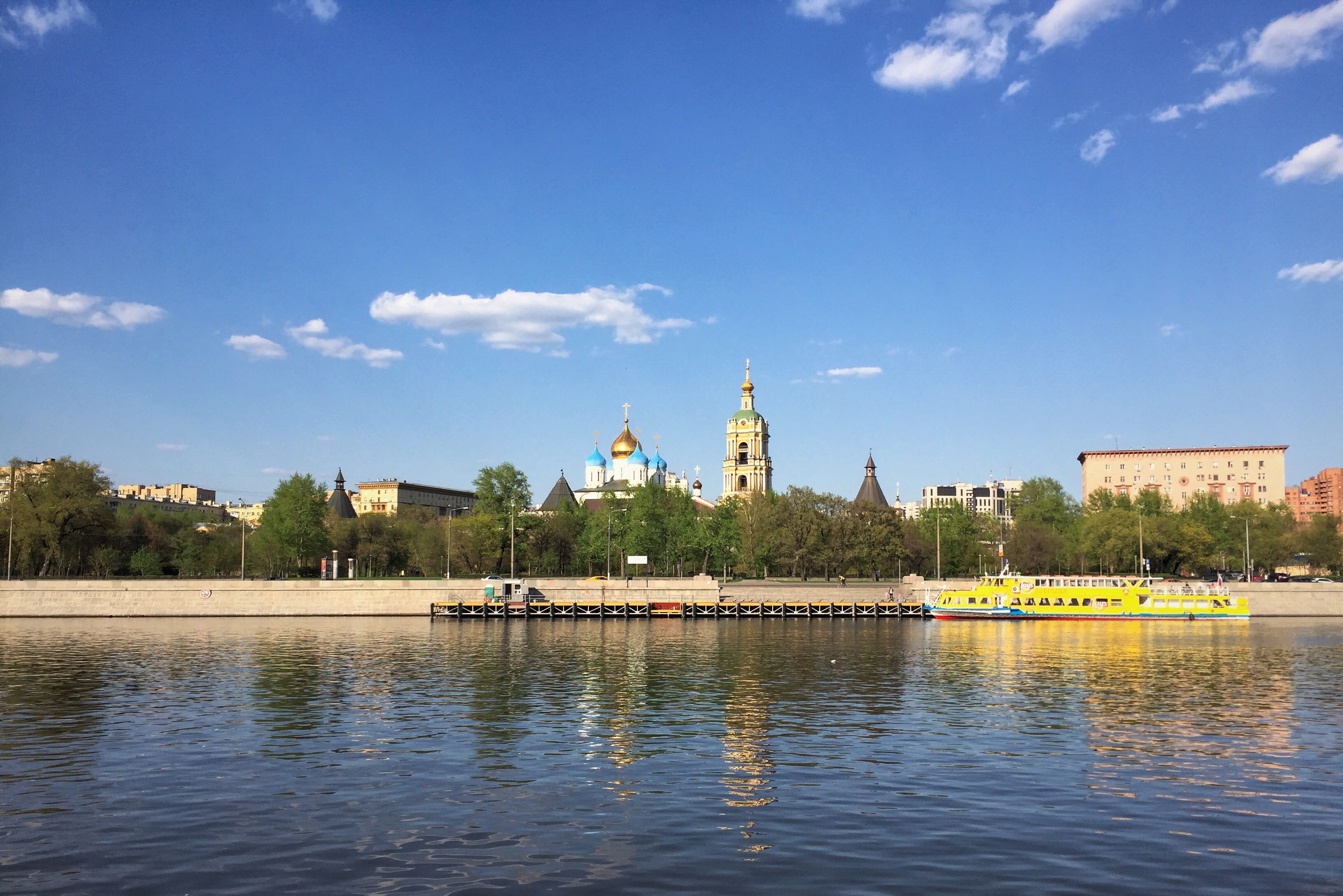 Причал новоспасский москва краснохолмская набережная фото File:Moscow, Krasnokholmskaya Embankment and Novospassky Monastery (31126898572)