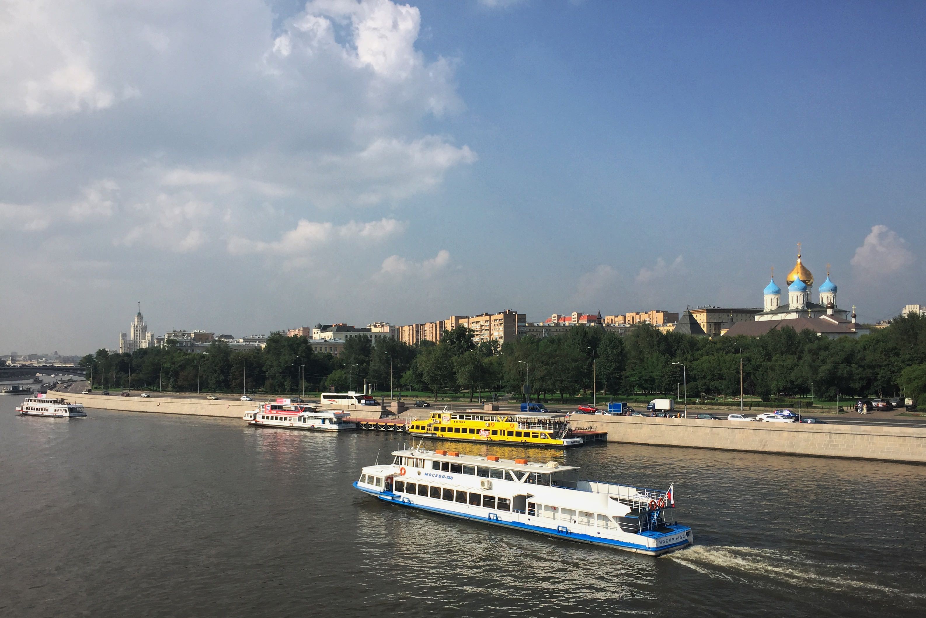 Причал новоспасский москва краснохолмская набережная фото File:Moscow, view upstream from Novospassky Bridge (31559150245).jpg - Wikimedia