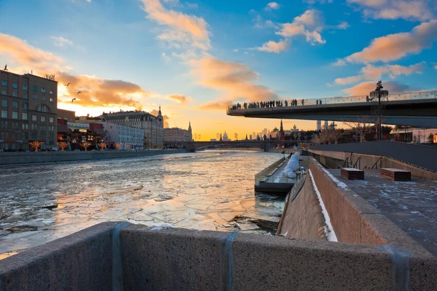 Причал зарядье москва москворецкая набережная фото Часовая прогулка на теплоходе по Москве-реке от причала "Патриарший" - "Незабыва