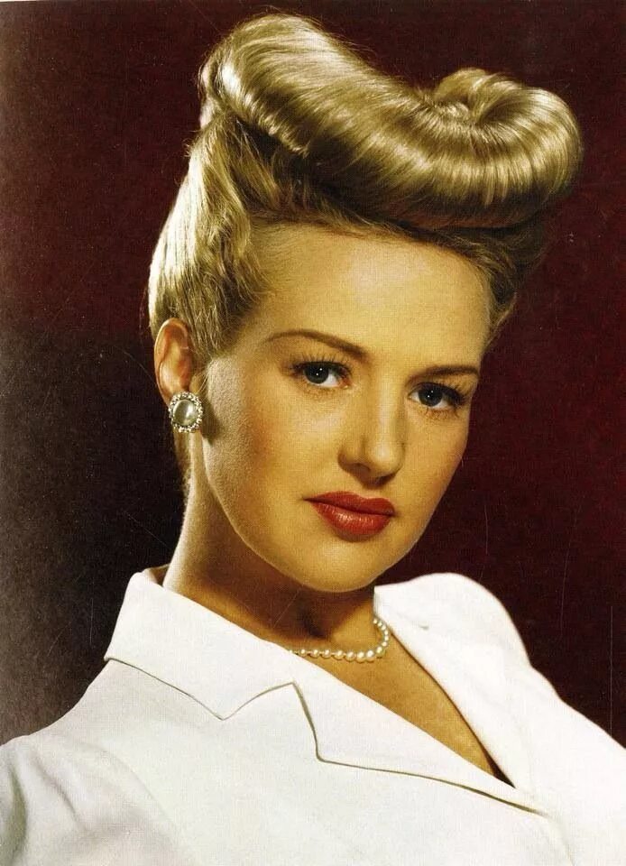 Прическа 00 годов женская The 1940's look - At a glance Vintage hairstyles, Hair styles, Womens hairstyles