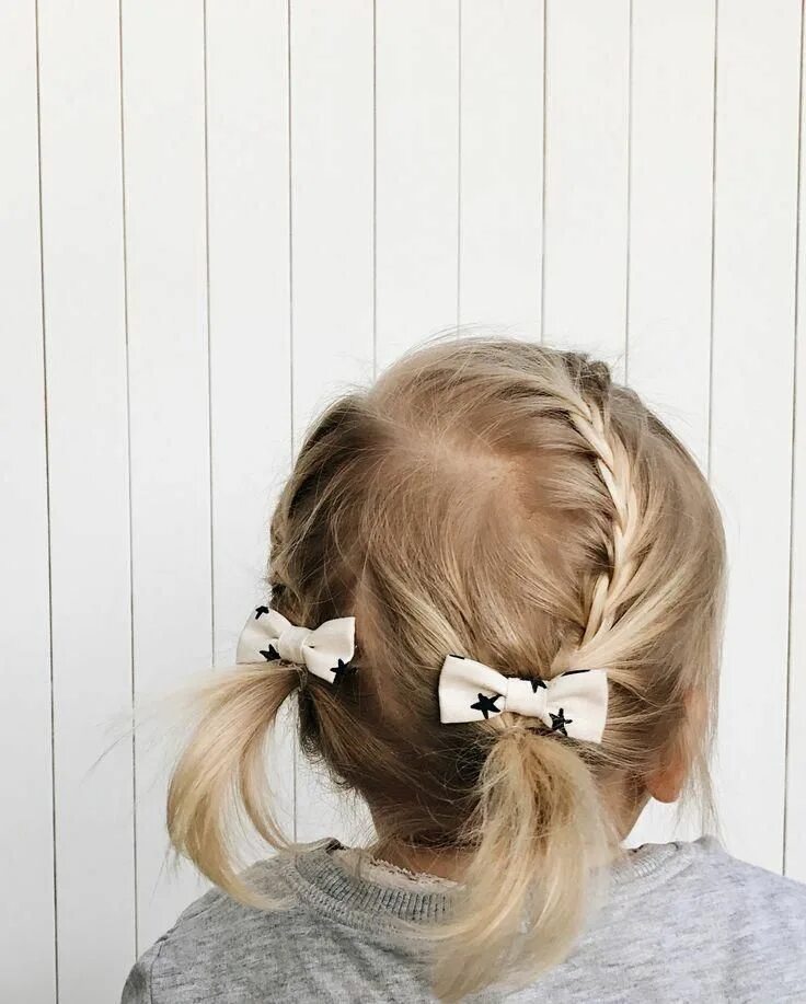 Прическа 1 сентября короткие волосы Toddler hair styles. Little braids. Mini bows from Billy Bibs. #braidshairstyles