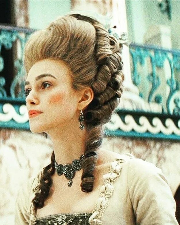 Прическа 18 The Duchess... in 2020 Historical hairstyles, The duchess of devonshire, Victori