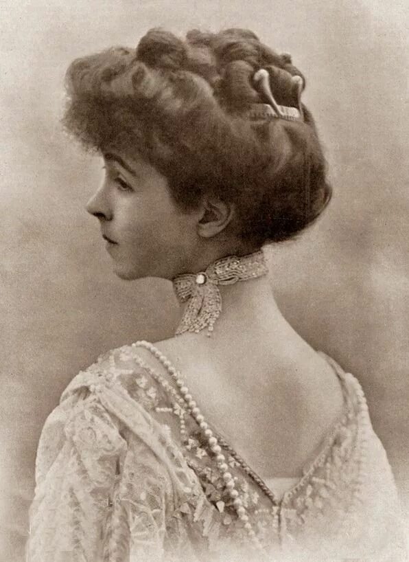 Прическа 1900 года L'ancienne cour Vintage hairstyles, Victorian hairstyles, Edwardian hairstyles