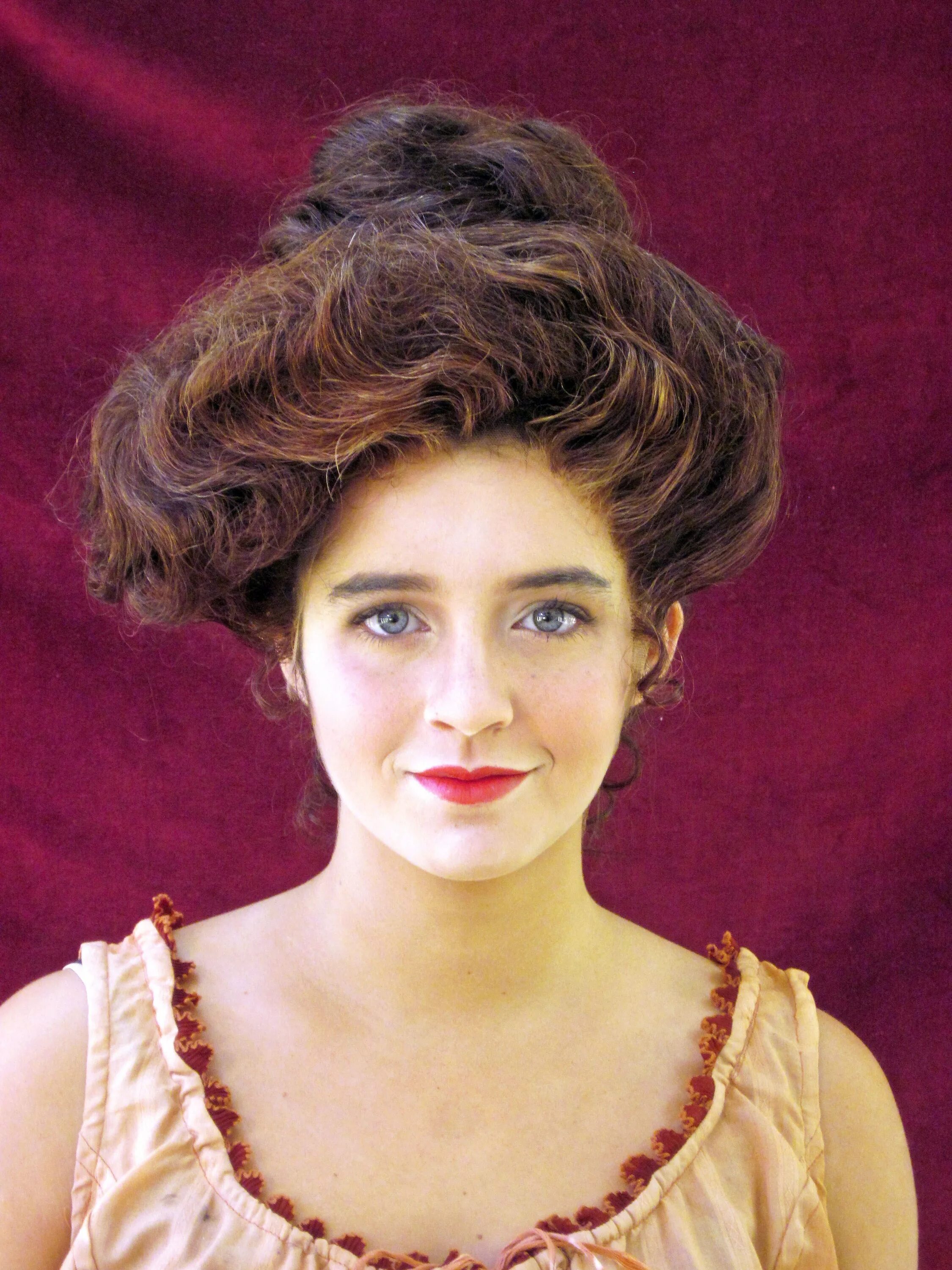 Прическа 1900 года Maur–Gibson Girl Victorian hairstyles, Edwardian hairstyles, Victorian era hairs