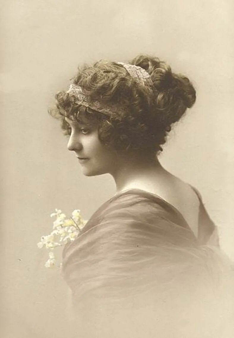 Прическа 1900 года photos of vintage women Vintage photos women, Vintage portraits, Edwardian hairs