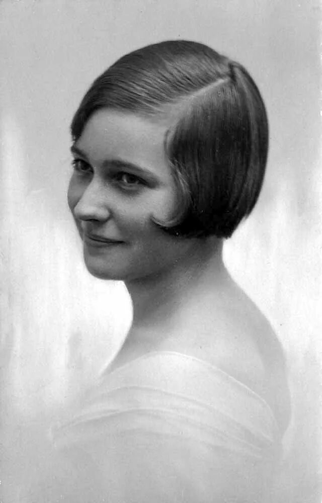 Прическа 1920 х годов Retro fashion. Women Fashionable Hairstyles from the 1920s Womens hairstyles, Ha