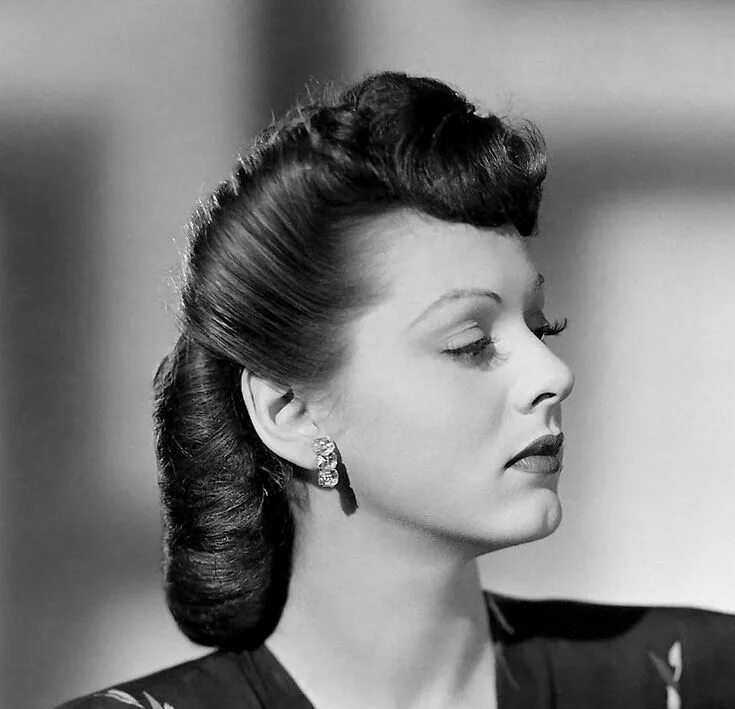 Прическа 1940 годов Helen Forrest Coiffure année 40, Coiffures historiques, Coiffure année 50