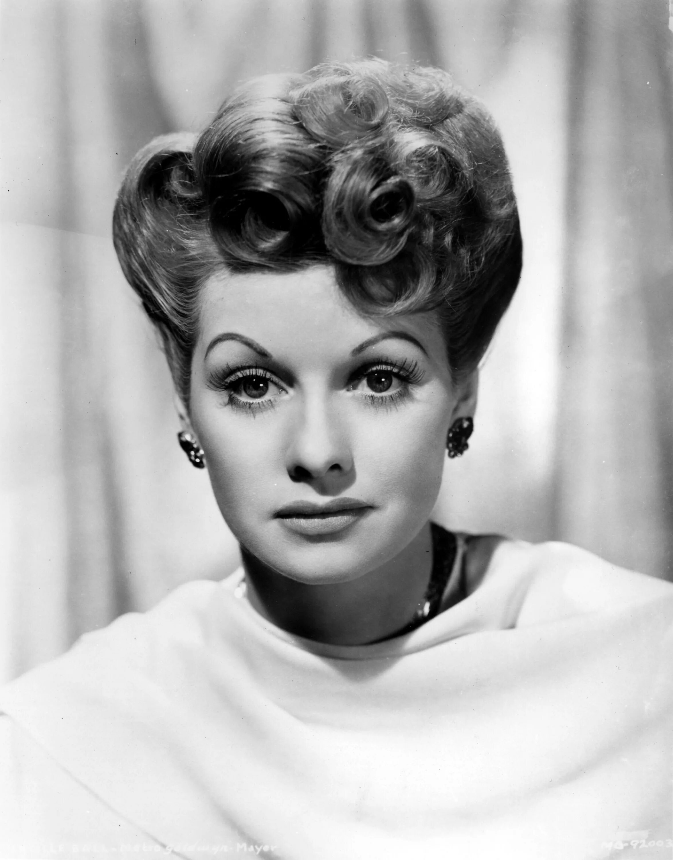 Прическа 1940 годов Lucille Ball Hair styles, 1940s hairstyles, Vintage hairstyles