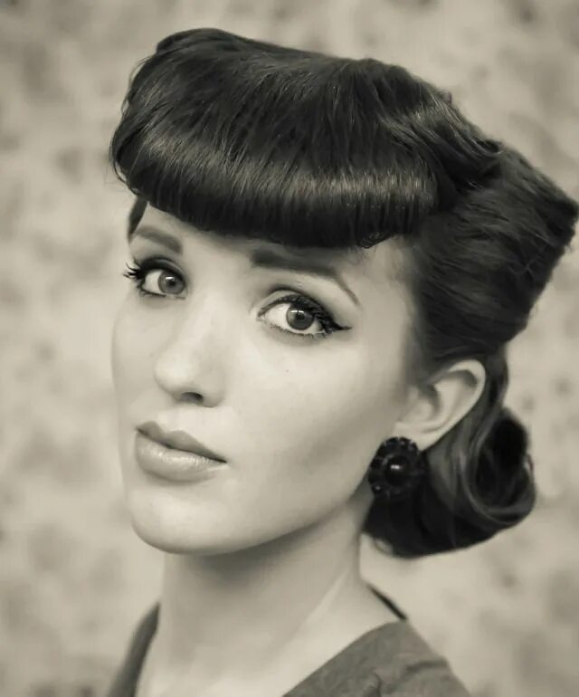 Прическа 1950 годов 11 Easy Vintage Hairstyles That Are a Cinch to Do - We Promise Retro hairstyles 