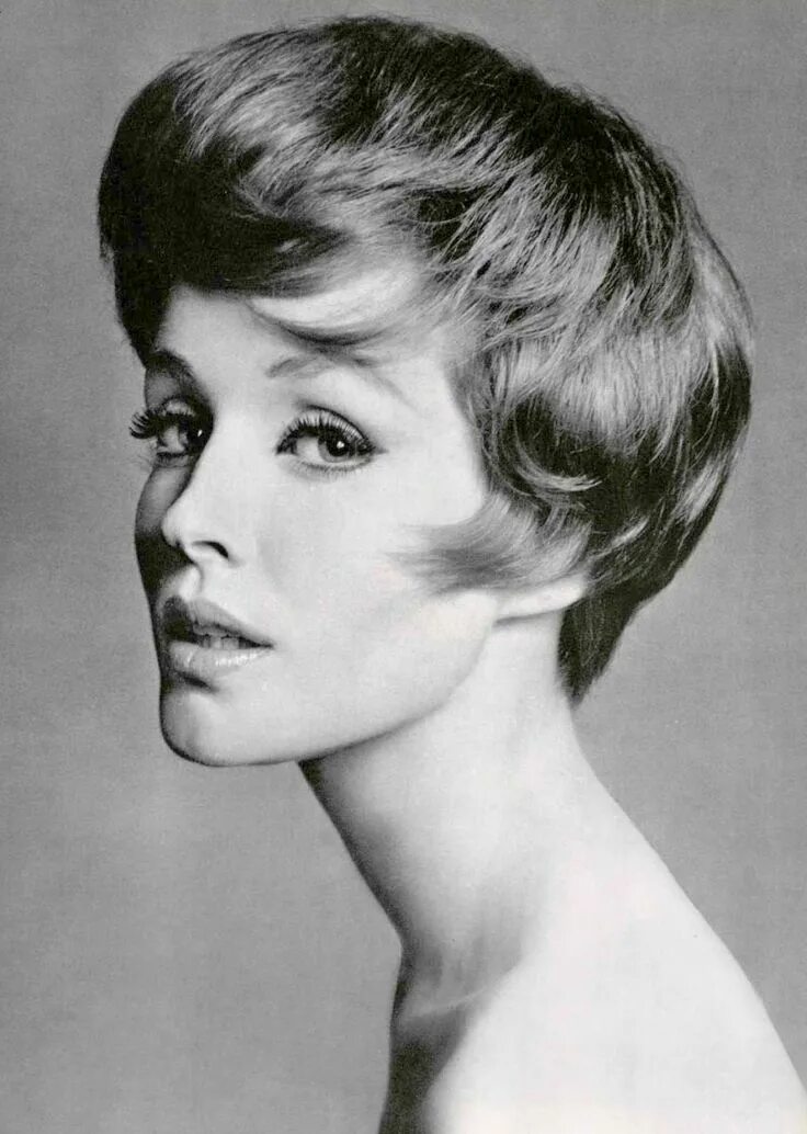 Прическа 1950 х годов Model's coiffure by Antoine, photo by Pottier, 1960 Vintage hairstyles, 1950s ha