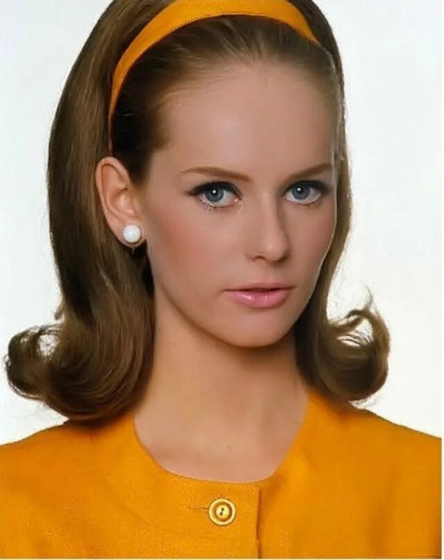 Прическа 1970 х годов 47 Wonderful Hairstyles with A Headband 2020 in 2020 Kapsels, Haar, Stylisten