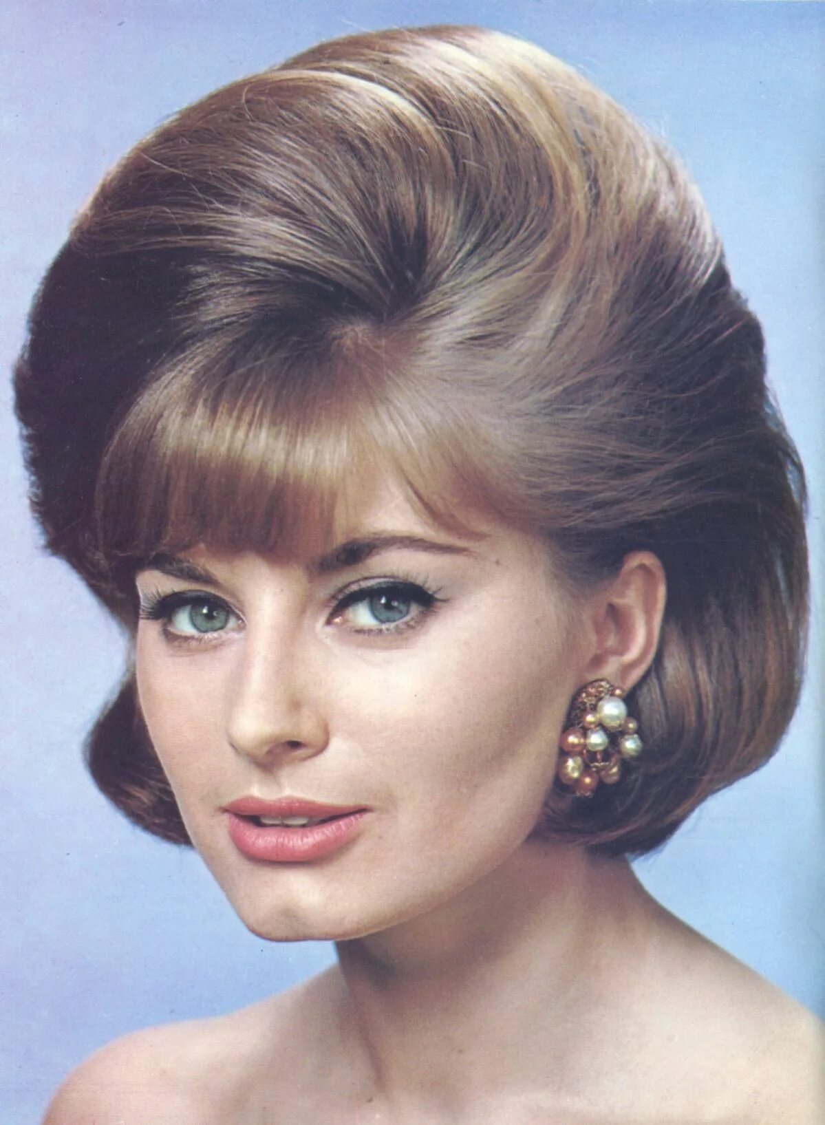 Прическа 1970 х годов Pin on Big Hair! Retro hairstyles, Hair styles, Bouffant hair