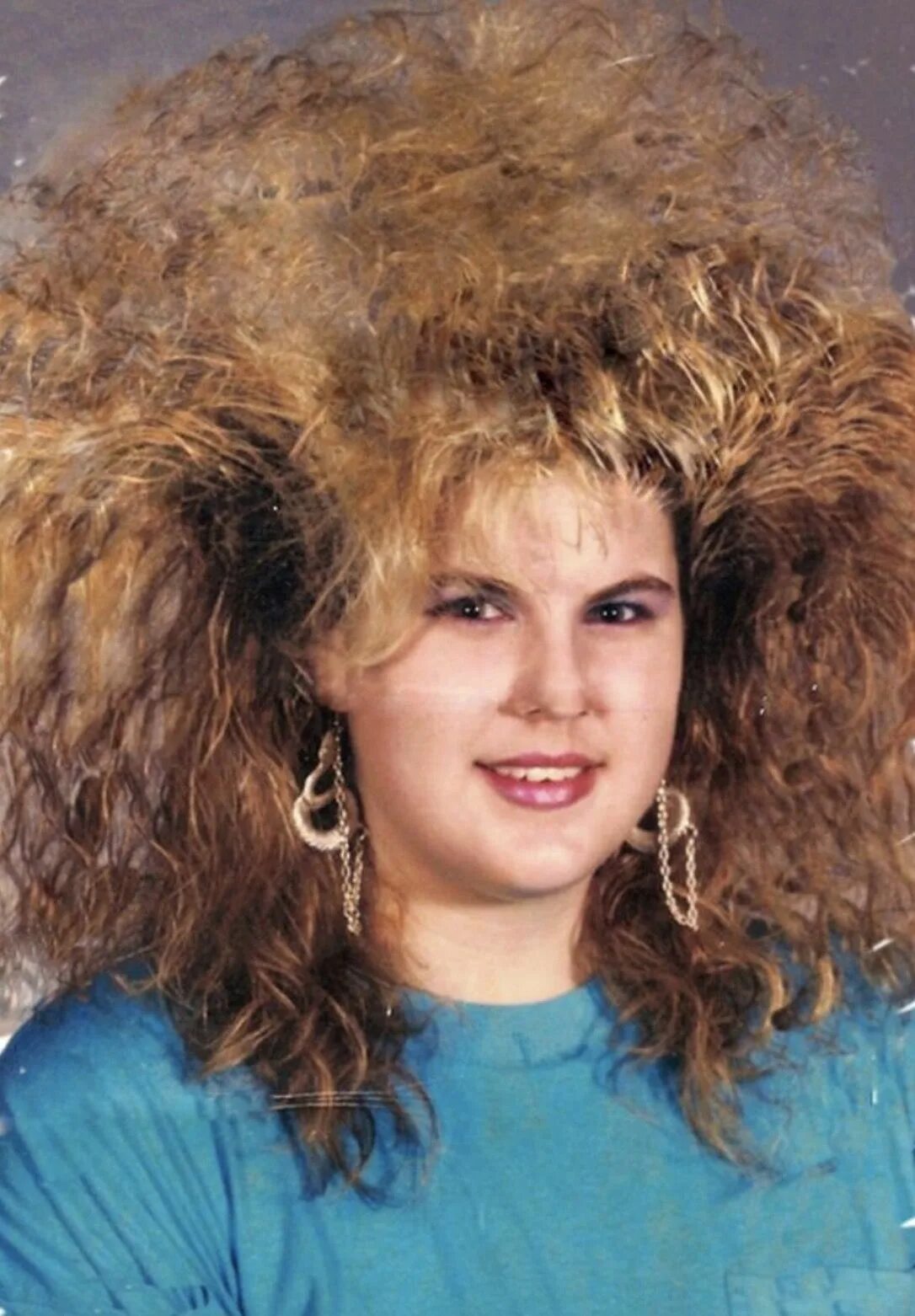 Прическа 1980 х годов 15 Gigantic Hairdos From The 1980's Big hair, Bad hair, Old hairstyles