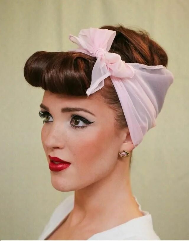 Прическа 50 х годов женская How To Do Retro Pin-up Bangs 50s hairstyles, Vintage hairstyles, Retro hairstyle