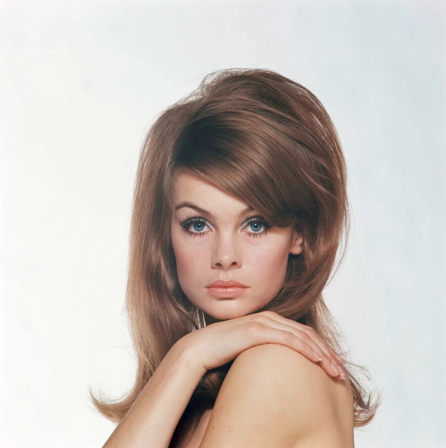 Прическа 60 на средние волосы See Cool Photos of the Real Jean Shrimpton Mod hair, 60s hair, Vintage hairstyle