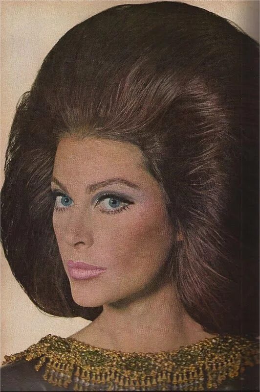 Прическа 70 80 годов фото sophia loren Teased hair, Vintage hairstyles, Big hair