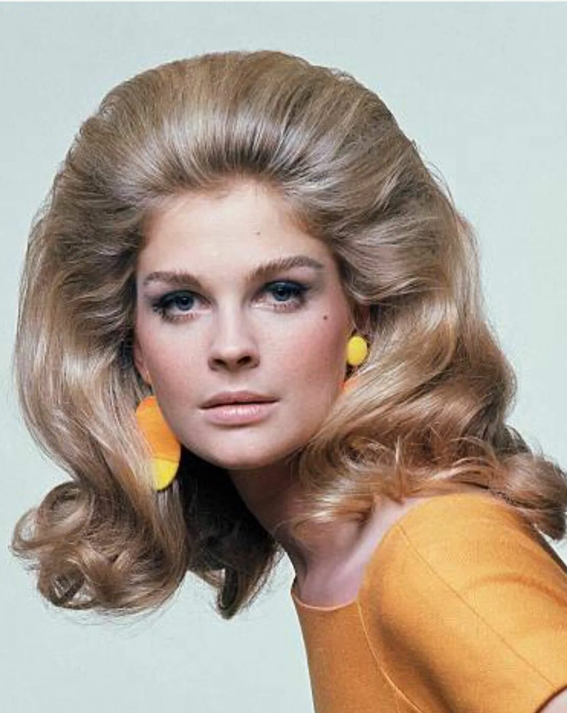 Прическа 70 годов фото женские Candice Bergen Vintage hairstyles, Candice bergen, 1970’s hair