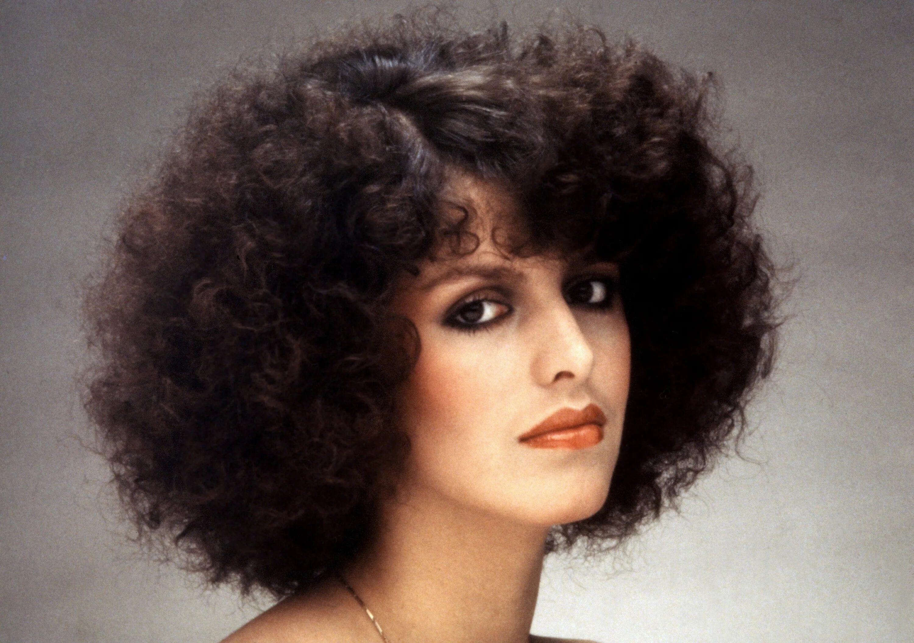 Прическа 70х женская 1970’s Perm Permed hairstyles, Curly hair styles, 70s hair