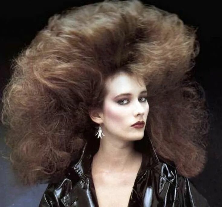 Прическа 80 годов на длинные волосы 15 Gigantic Hairdos From The 1980's Rock hairstyles, Hair styles, Big hair