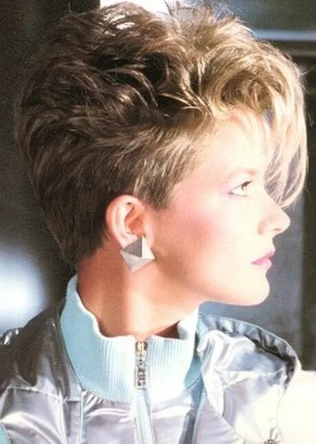 Прическа 90 х годов на короткие волосы 80s short hairstyles for women 80s short hair, 80's hairstyle, Short shaved hair