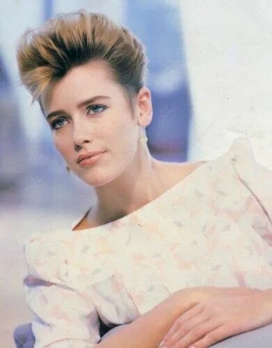 Прическа 90х женская короткая Example 1 of 1980s hairstyle. 80s short hair, 1980s hair, Short hairstyles for w