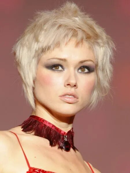 Прическа аврора фото на короткие Long and short hairstyles with bright and fresh hair colors