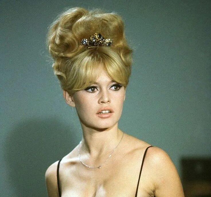 Прическа бабетта фото Log in Brigitte bardot hair, Bardot hair, Brigitte bardot