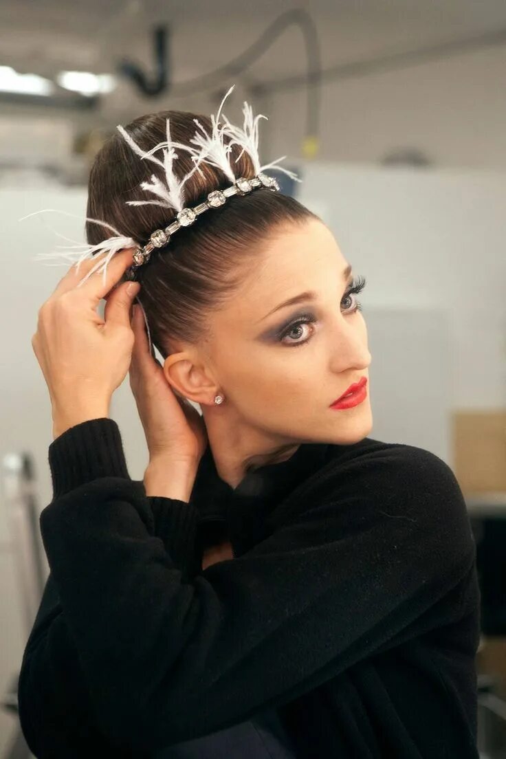 Прическа балерины как сделать Backstage With the New York City Ballet Dancers Dance competition makeup, Ballet