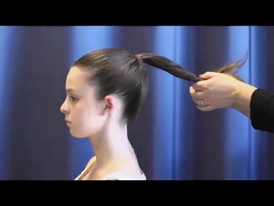 Прическа балерины как сделать How to Put Your Hair in a Bun Lazy hairstyles, Bun hairstyles, Short hair bun