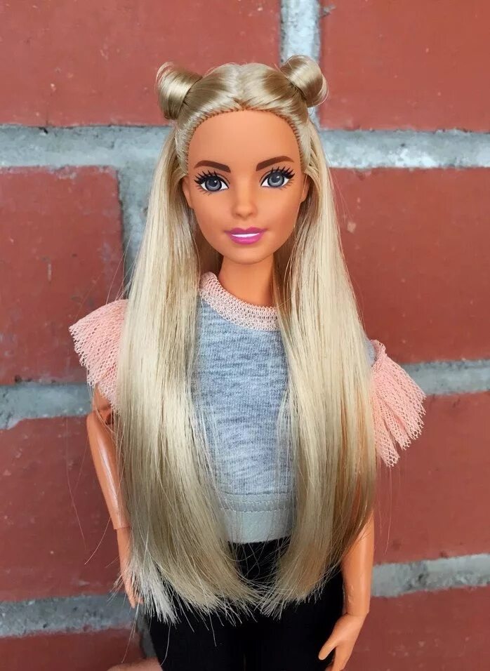 Прическа барби Pin en Barbie Dolls Made to move Joyce Peinados para barbies, Pelo de muñeca, Ba