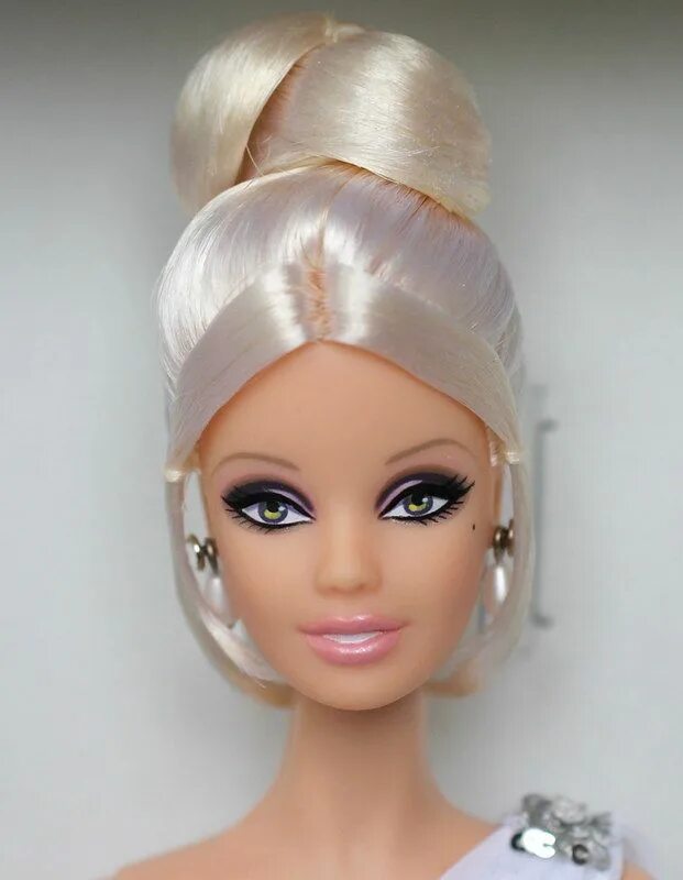 Прическа барби Pinch of Platinum Barbie, BC.com exclusive 2011 Barbie doll hairstyles, Barbie h