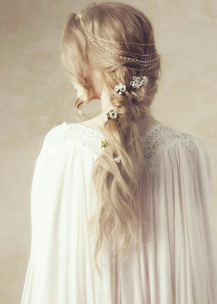 Прическа бела Fotos Para Tus Portadas Medieval hairstyles, Hair garland, Hair styles