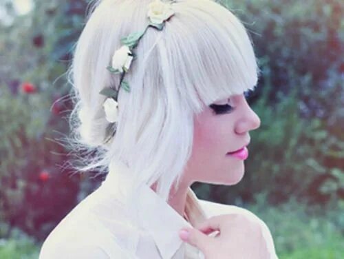 Прическа бела White hair - to achieve this colour, lighten to pale yellow and tone with a past