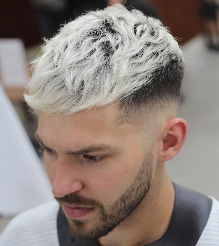 Прическа белей волосах фото Teinture cheveux homme blond polaire blanc gris coupe courte dégradé progressif 