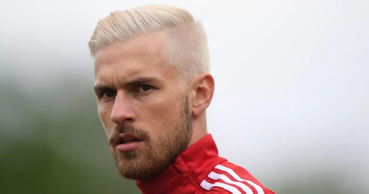 Прическа белей волосах фото Wales and Arsenal FC star Aaron Ramsey explains exactly why he did this to his h