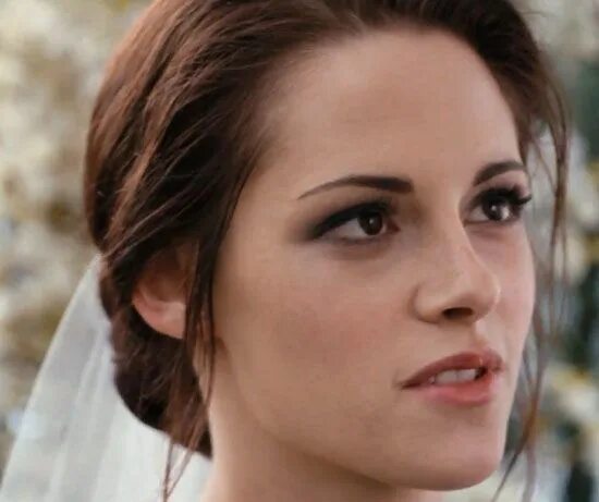 Прическа беллы Celebrity Beauty: Bella Swan’s Bridal Makeup Look In The Twilight Saga: Breaking