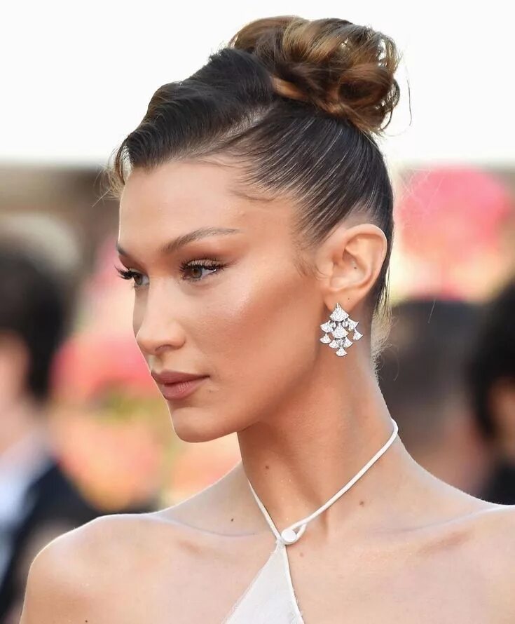 Прическа беллы хадид Pin by Micah Castello on Makeup Bella hadid, No foundation makeup, Beauty inspir