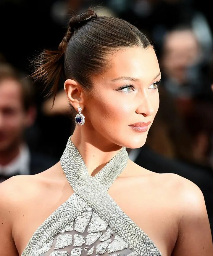 Прическа беллы хадид The Best Hairstyles At Cannes Don't Require Any Hot Tools Coiffure demoiselle d'