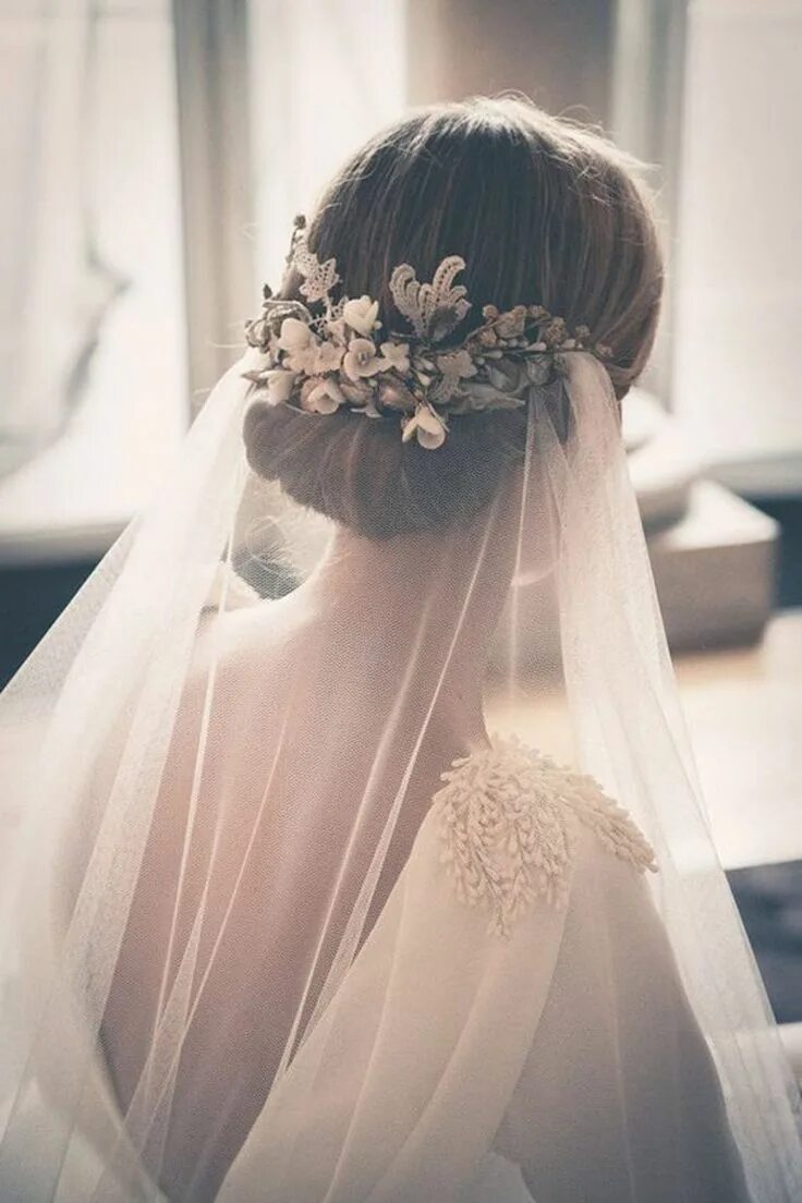 Прическа без фата The Prettiest Bridal Veil And Hairstyle Pairings Wedding hairstyles with veil, C