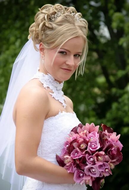 Прическа без фаты фото Classic bride curly hairstyle in blond with pearl hair clips.PNG (2 comments) We